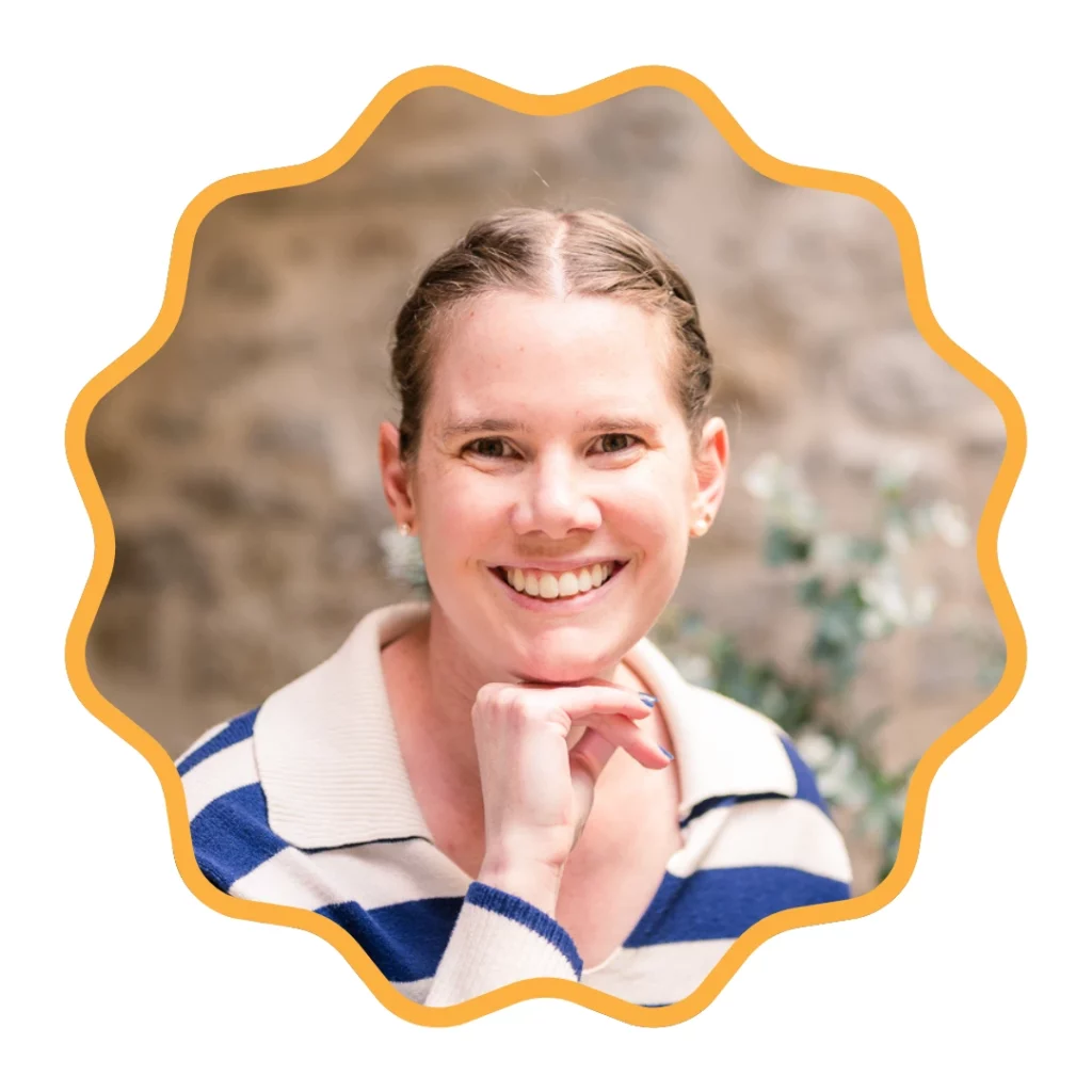 Philippine SIKORA, project manager at Alphadico, SEO consultant and translator, copy-editor.